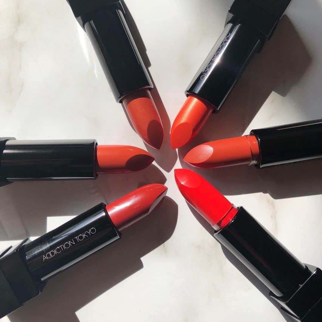 のインスタグラム：「・﻿ 数量限定発売﻿中 【ADDICTION】﻿ ﻿ SUMMER 2020 “KALLARA DAZZLE”﻿ THE LIPSTICK 限定6色﻿ ﻿ 〈Bold〉﻿ 016,017,018﻿ ﻿ 〈Sheer〉﻿ 016﻿ ﻿ 〈Satin〉﻿ 010,011﻿ ﻿ インドの寺院で発見された秘宝からインスパイアされたアディクションの2020サマーコレクション。﻿ 色とツヤを3種の質感でまとう6色のリップスティックが登場です。﻿ ﻿ ﻿ ADDICTIONお取り扱い店舗はイセタンミラーHPをご覧下さい。﻿ @isetanmirror ﻿ ﻿ ﻿ ﻿ #isetanmirror #イセタンミラー﻿ #ADDICTION #アディクション ﻿ #KALLARADAZZLE ﻿ #リップスティック #リップ #口紅 #lipstick #lip #メタリック #パール #アースカラー #リップカラー #リップメイクアップ #サマーコレクション #2020サマーコレクション #summercollection #インド #夏メイク #限定コスメ #美容 #化粧品 #コスメ #デパコス #メイクアップ #beauty #makeup #cosmetics #cosme」