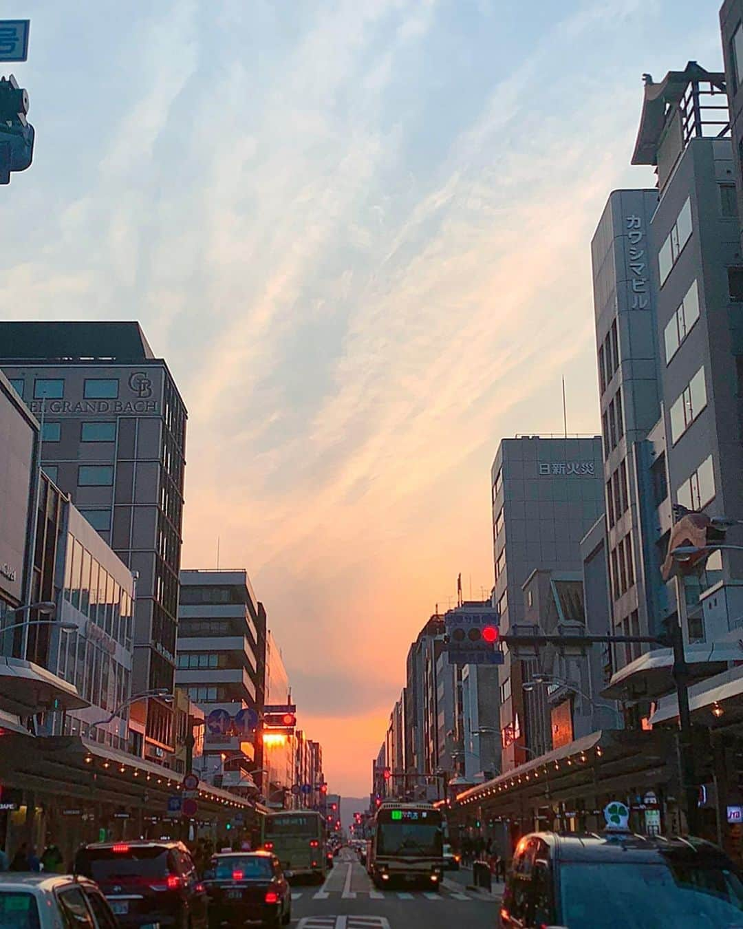 百合華さんのインスタグラム写真 - (百合華Instagram)「Very healing sunset time in Japan now✨﻿ ﻿ The earth is as beautiful as anything🌏💕 ﻿ ﻿ #japan﻿ #日本﻿ #kyoto ﻿ #京都﻿ #夕焼け﻿ #夕焼け空 ﻿ #sunset ﻿ #夕陽﻿ #夕日﻿ #healing ﻿ #癒し﻿ #earth ﻿ #地球﻿ #beautiful ﻿ #美しい﻿ #何も変わらず﻿ #変わらず﻿ #japantravel﻿ #myjapan﻿」4月6日 16時42分 - yurika.lovelily