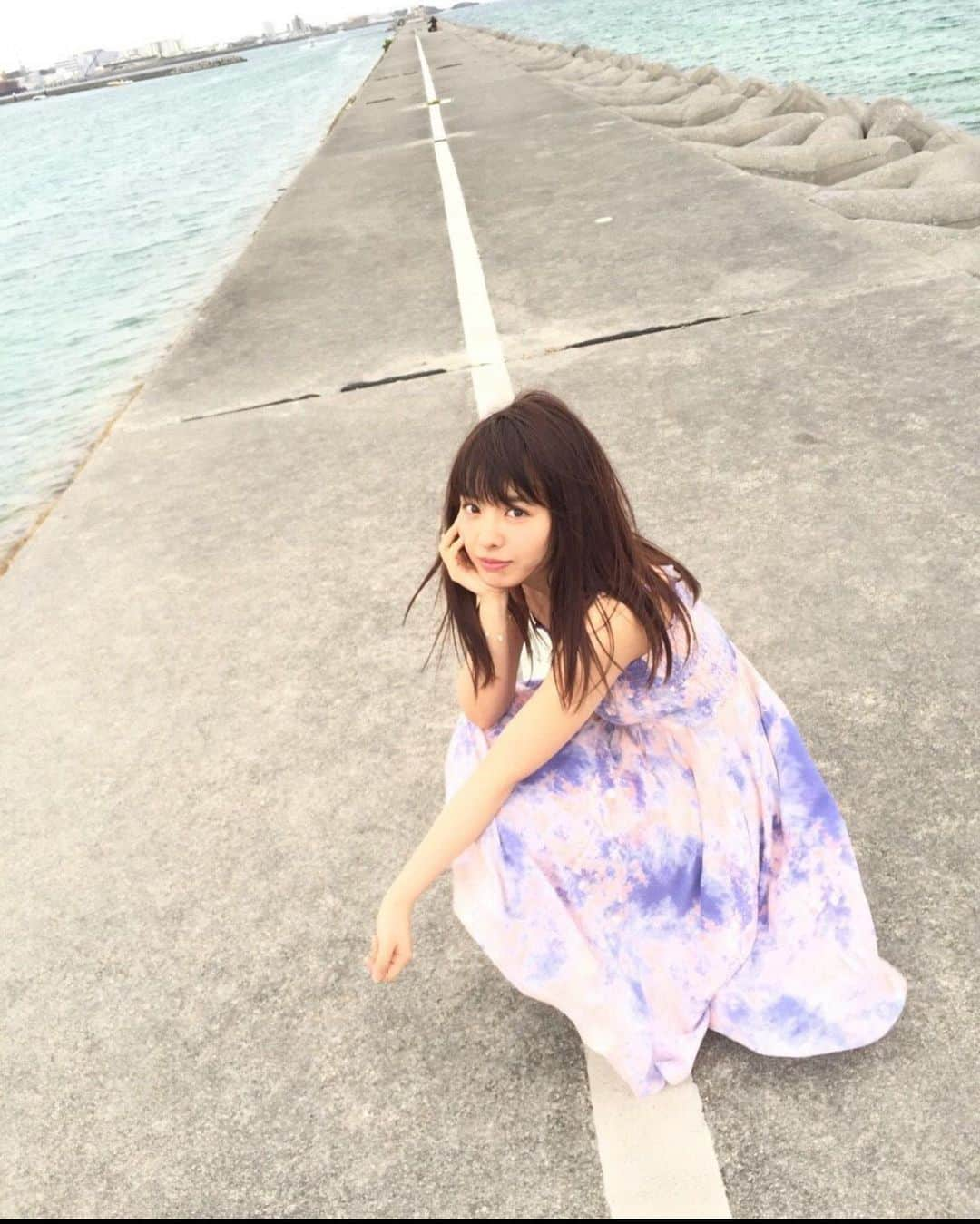 山田菜々さんのインスタグラム写真 - (山田菜々Instagram)「22歳のわたしへの反響がすごいです☺︎笑 28歳でもなにか作品残したいな..🥺🤲 たった1日という時間でたくさんの思い出深い写真を撮ってくださいました📷  そういえば、NMBに入って最初のグラビアは沖縄でした🐠 そんな思い出の地でアイドルとして最後の撮影✨  未だにYouTubeにオフショトムービーがありますのでそちらもご覧ください😛  #沖縄 #4たす3は7 #山田菜々写真集」4月6日 16時49分 - tannana.yamada