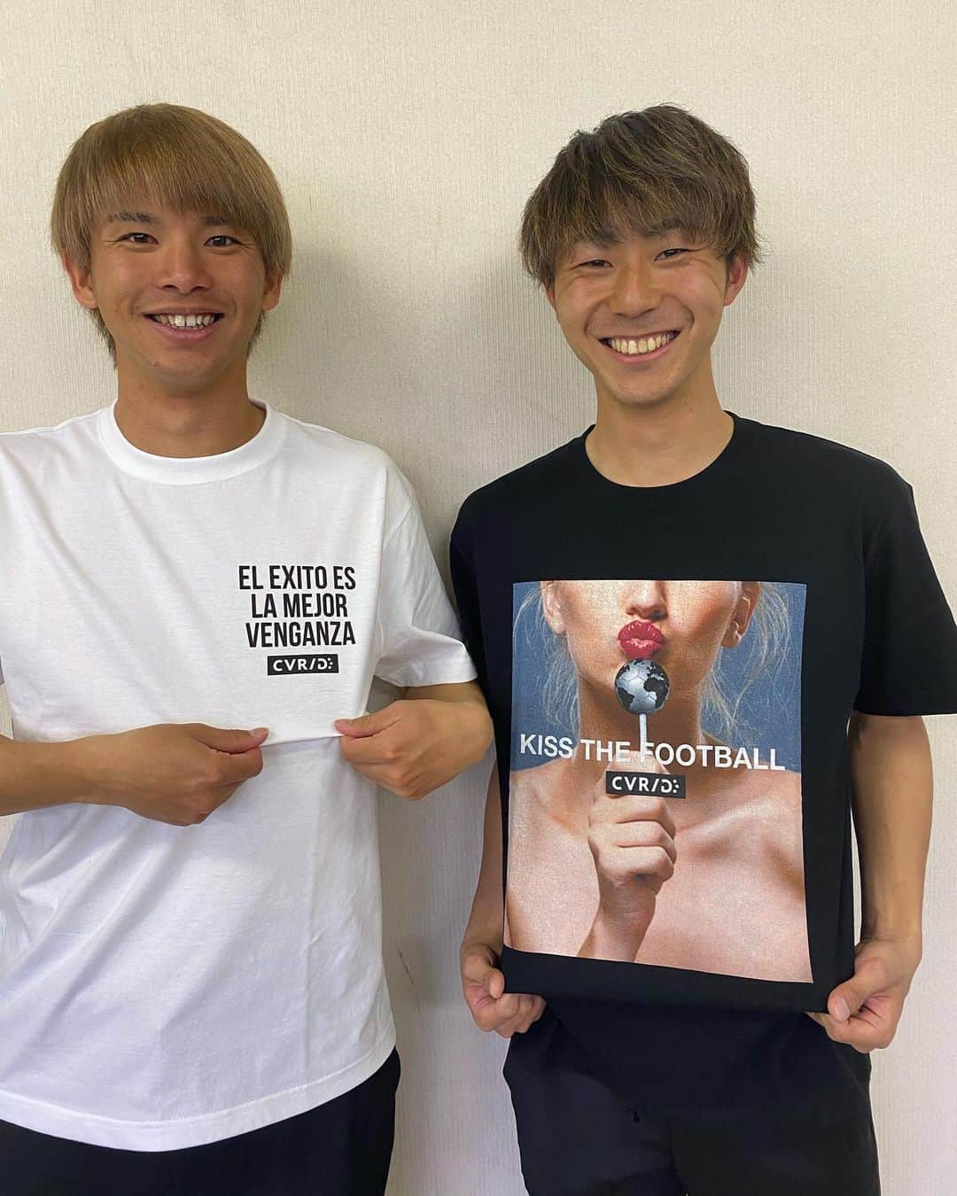 荒木大吾のインスタグラム：「ジュビロで4年間一緒にプレーした森下俊君が作ってるアパレルです！ 着やすいので是非！ @cvrig  @3shunmorishita5」