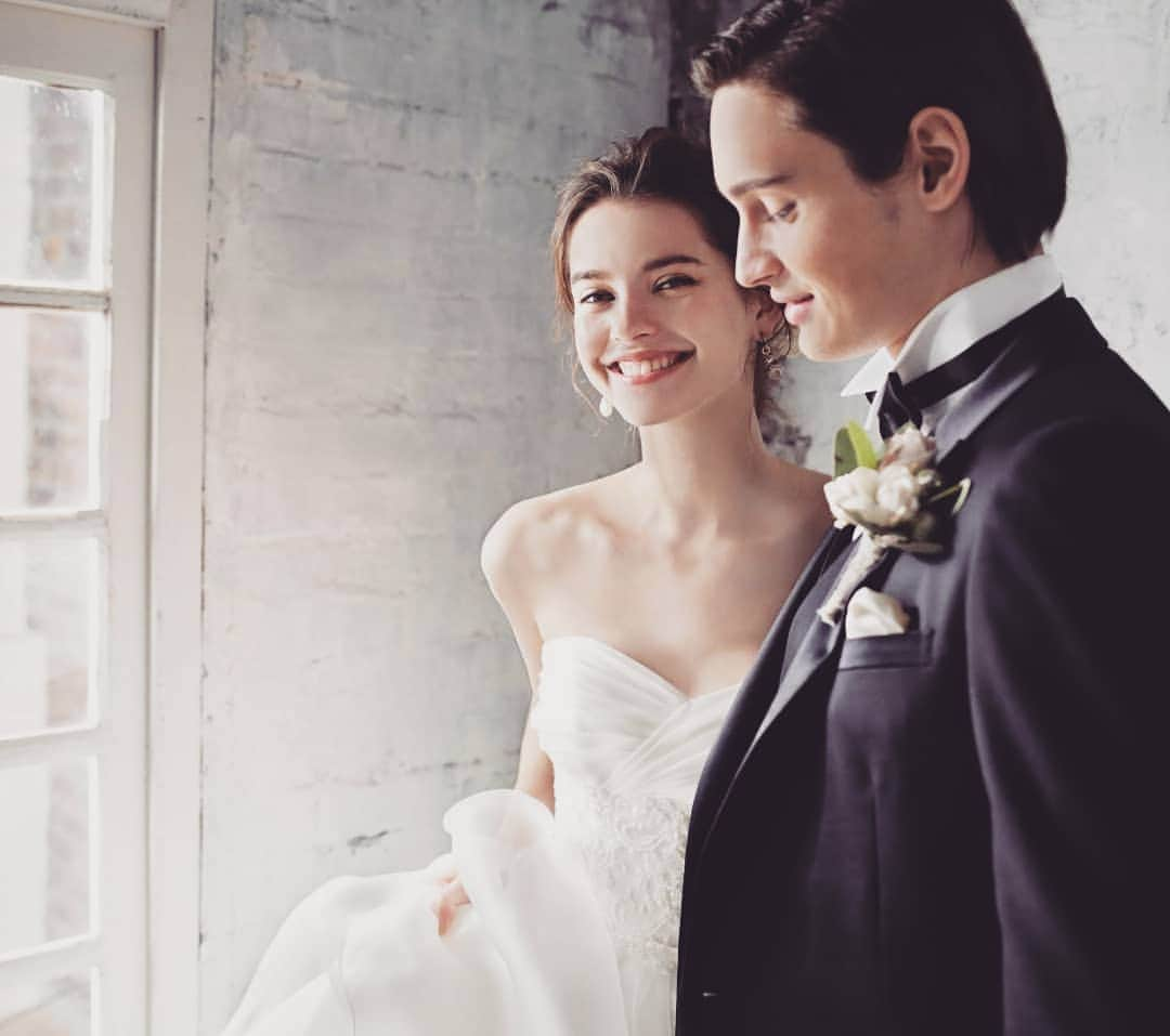 LAVIEEN ROSE Weddingさんのインスタグラム写真 - (LAVIEEN ROSE WeddingInstagram)「ラビアンローゼより皆様へお知らせです。﻿ ﻿﻿ 新型コロナウイルス感染予防対策﻿ につきまして ﻿ ﻿﻿ ラビアンローゼでは新型コロナウイルスの感染予防対策として下記のとおり衛生強化の取り組みを推進しております。﻿﻿ ﻿ 上記に伴いまして、お客様へのお願いもございます。何卒ご理解くださいます様お願い申し上げます 。﻿ ﻿﻿ ﻿﻿ ☆スタッフへの徹底 ﻿☆﻿ ﻿ ﻿ ■ 手洗い、うがい、毎朝の体調確認　﻿﻿ ＊マスクを着用して業務にあたる場合がございます ﻿﻿ ﻿ ﻿ ■ 咳や発熱など症状がある場合は出勤停止 ﻿﻿ ﻿ ﻿ ■ アルコール消毒液による店内の定期的な﻿﻿ 消毒﻿ ﻿ ﻿ ■ 店頭にて換気の実施（1時間に1回程度） ﻿﻿ ※建物の構造上、実施が難しい店舗が一部ございます ﻿﻿ ﻿﻿ ☆お客様へのお願い☆ ﻿ ﻿ ■ 咳や発熱などの症状がある方はご来店をご遠慮ください﻿﻿ ﻿﻿ ■ 入店時、手指のアルコール消毒 ﻿﻿ ﻿﻿ ■ マスク着用の推奨 ＊ご試着時の撮影は、お外しいただいて結構です﻿﻿ ﻿ ﻿ ■ご来店後、咳や発熱などの症状が出た場合は接客を中断しご帰宅をお勧めする場合がございます ﻿﻿ ﻿ ﻿ ■ スマートフォンでの撮影についてはお客様ご自身での撮影をお願いします ﻿﻿ ﻿﻿ また、状況により臨時の休業や営業時間が変更となる場合もありますので、予めご了承くださいませ。﻿﻿ ﻿﻿ 皆様のご理解とご協力を賜りますよう、お願い申し上げます。﻿﻿ ﻿﻿ ﻿﻿ #ラビアンローゼ﻿﻿ #幸せのお手伝い﻿﻿ #今できること ﻿﻿ #lavieenrosewedding﻿﻿ #wedding#dress ﻿﻿#東京花嫁 #静岡花嫁 #浜松花嫁 #名古屋花嫁 #日本中のプレ花嫁さんと繋がりたい #全国のプレ花嫁さんと繋がりたい #ウェディング #ウェディングニュース #ウェディングドレス #花嫁 #卒花嫁 #プレ花嫁 #結婚式 #結婚準備 #ウェディングフォト #前撮り #ブライダル #marry #ブライダル #ナチュラルウェディング #オリジナルウェディング #ガーデンウェディング #love #happy #photooftheday ﻿﻿ ﻿」4月6日 17時09分 - lavieenrosewedding