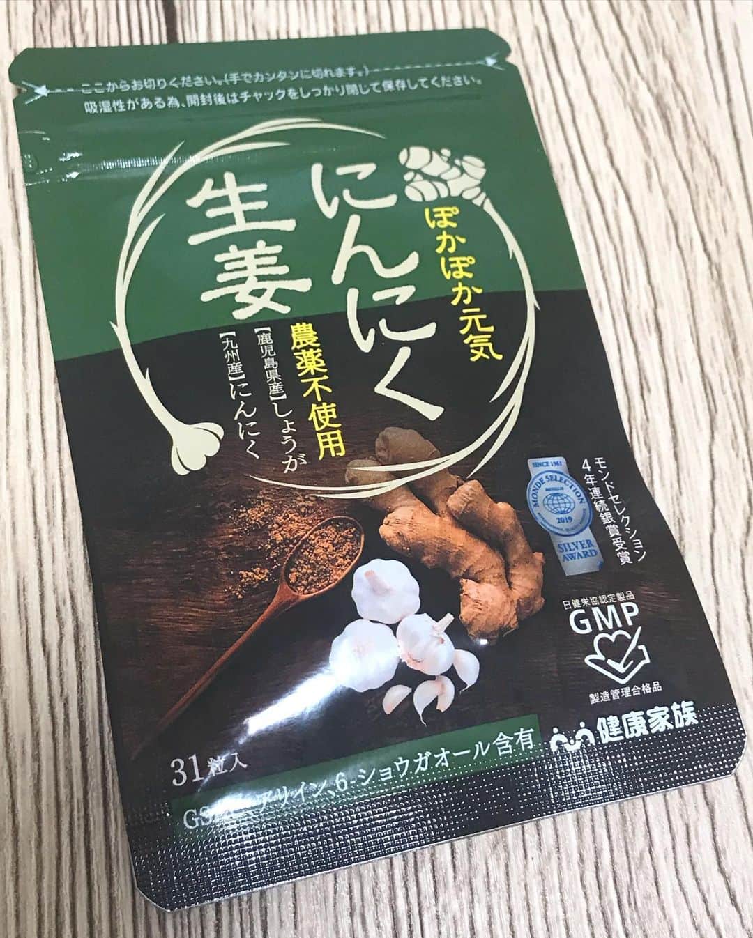 正田美里（みさみさ）さんのインスタグラム写真 - (正田美里（みさみさ）Instagram)「「生姜」と「にんにく」で温活だぁー！ こんなサプリあるんだね。(@kenkoukazoku_official )  バランスを整えるのにはじめてみたよ。 生姜とにんにくといっても、においもなく、辛みもないので、飲みやすいっ。 カプセルが苦手な人でも小粒だから飲みやすいっ！！ ストーリーズにURLを張ったのでそちらもチェック！！ 「にんにく生姜 健康家族」で検索してね〜✨ #温活 #生姜サプリ #冷え対策 #健康 #PR」4月6日 17時17分 - misamisaupiupi