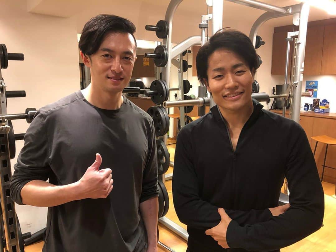 松下信治のインスタグラム：「今日からDAZN(ダ・ゾーン) @dazn_jpn より、僕がcovid19の影響でイタリア、ヨーロッパから帰国してからのプライベートなトレーニングやライフを撮ったDAZNダイアリーが公開されています。見てみてください。  トレーニング撮影に協力してくださったのは @artisan_pt.aoyama  ヨーロッパに戻るまでの間はここでできるだけのトレーニングを積みたいと思います。提供してくれた佐藤さんと先輩に感謝。 @kzysato11 @yuhkinakayama 👍」