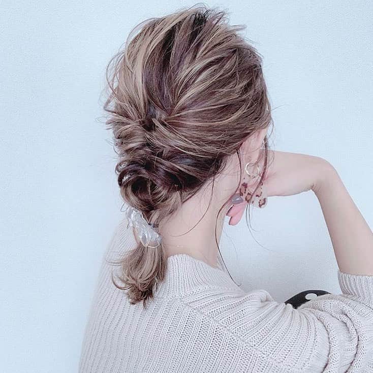 Locariのインスタグラム：「【ねぼすけさん必見！外出前の残り時間で選ぶ「超特急ヘアアレンジ」10選】 Photo by @maya_arrange さん . . . #ヘアー#ヘアアレンジ#アレンジ術#簡単アレンジ#ヘアスタイル」