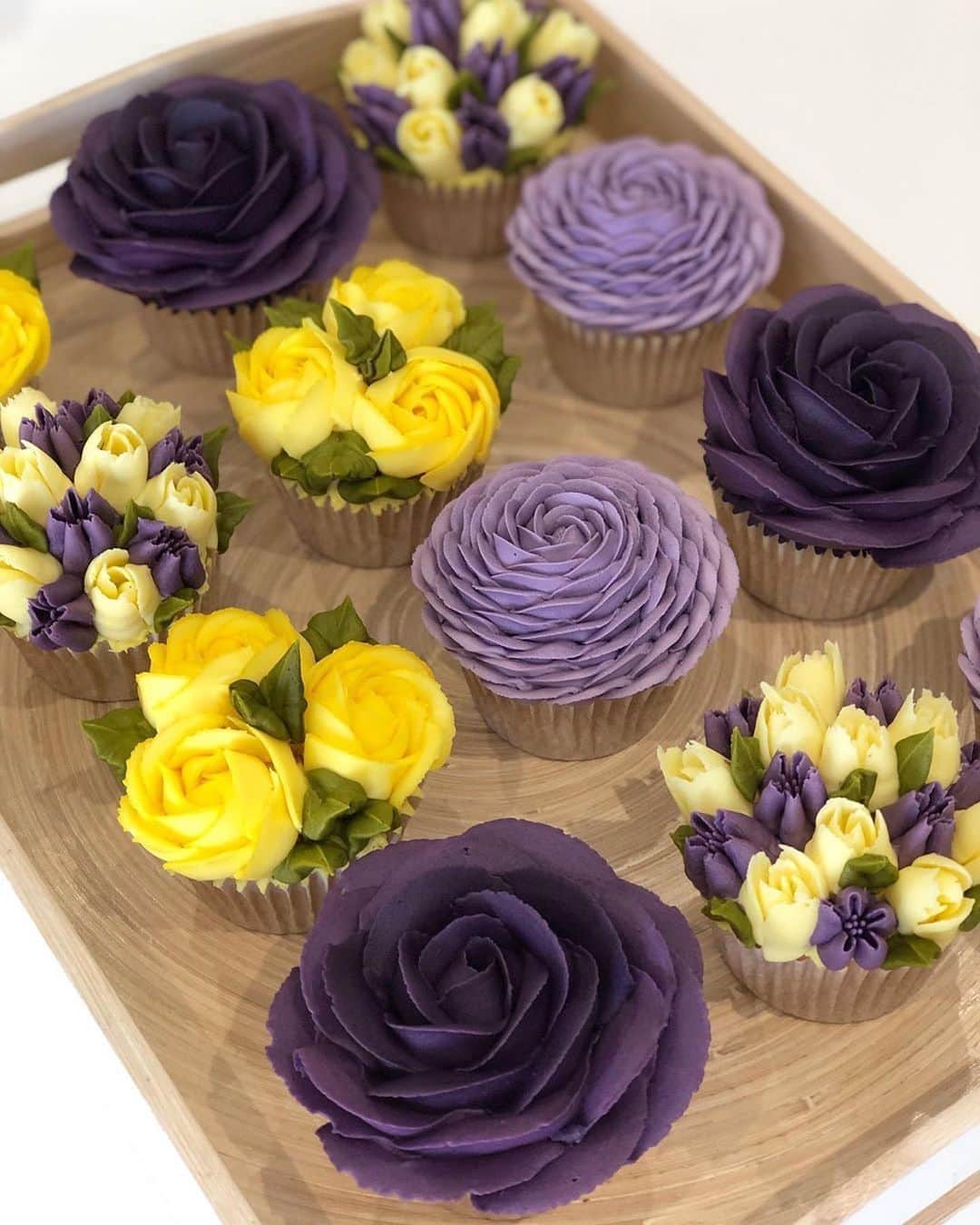 9GAGさんのインスタグラム写真 - (9GAGInstagram)「Blooming cupcakes By @cakesbyjanetaylor - @9gaggirly #flowers #cupcake #9gag」4月6日 18時51分 - 9gag