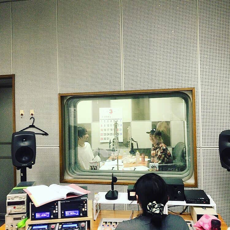 山田義孝さんのインスタグラム写真 - (山田義孝Instagram)「📻📻📻📻 いよいよ明日がフラゲ日💥 そして明後日がリリース日です🔥 初のベストアルバム「吉田山田大百科」　 店舗別先着予約購入特典 「ラジオダウンロードカード」 懐かしのレギュラー番組がひと時限りの 復活です👍🏻👍🏻👍🏻👍🏻👍🏻✨✨✨ 当時のスタッフさんと共に収録しました！ 【タワーレコード予約】ZIP-FM「Boing Boing」 【Amazon予約】CBCラジオ「吉田山田のネガティブ押しだせ!!!!!!」 【HMV予約】HBCラジオ「吉田山田の道産子よ、ラジオを抱け!!!DOSANKO be ambitious〜」 【吉田山田ショップ予約】ニッポン放送「吉田山田のオールナイトニッポン0(ZERO)」の全4種です💥💥💥 #収録の模様をどうぞ #ものすごくそれぞれの色が濃い収録でした」4月6日 19時03分 - yamadayositaka