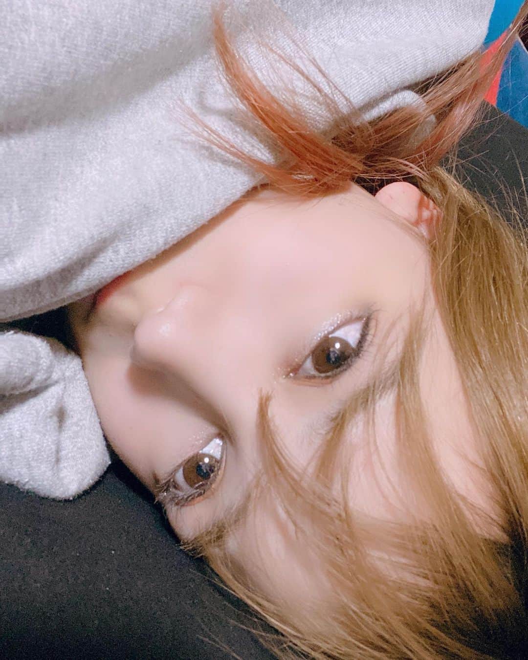 のインスタグラム：「今日のあたしはえらい。 確定申告も、あともってくだけにした❤️ 動画も編集したし、撮影もしたし これから筋トレもするし えらい。えらい。えらい。w #おうち時間 #ハーフ#アメリカ#アメリカハーフ#ゴロゴロ#アップ」