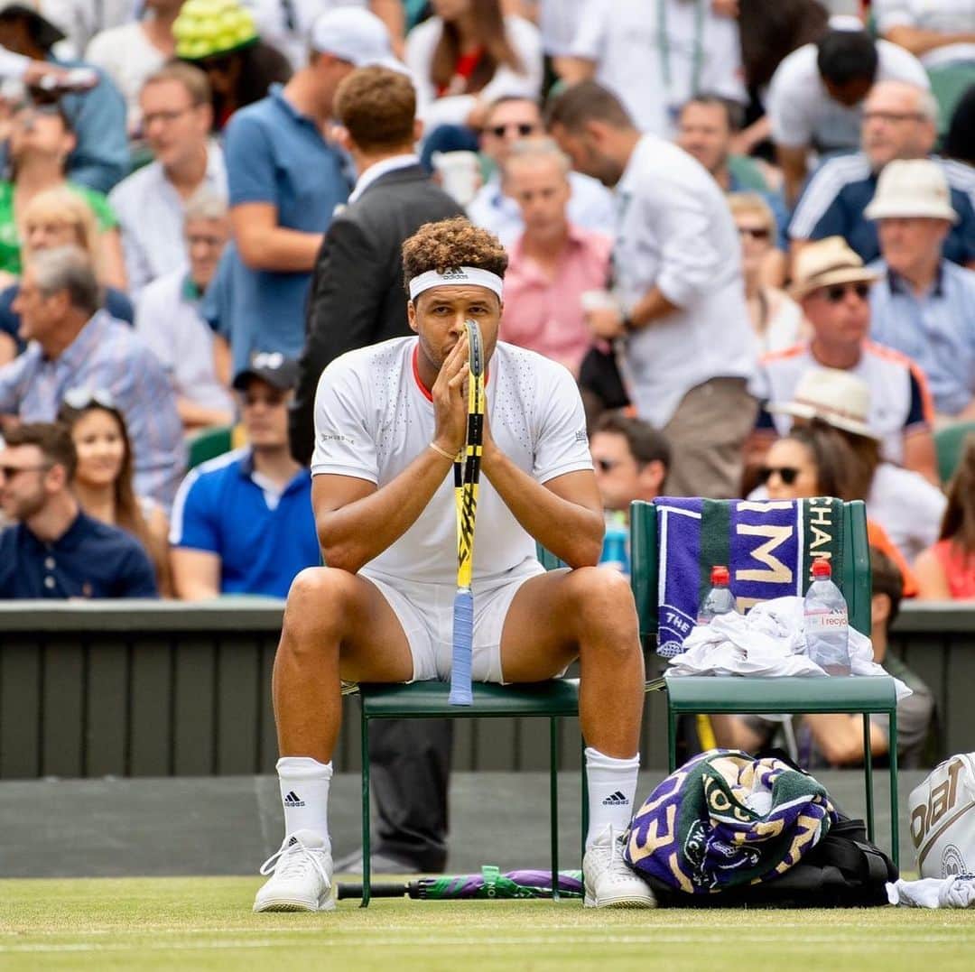 ジョー＝ウィルフリード・ツォンガのインスタグラム：「One week after, my reaction is still the same 🙏🏽 So many memories there ... you will be missed @wimbledon 😩 Take care everyone, this is the most important ❤️ See you in 2021 😉 #tsongateam #wimbledon #tennisathome🎾🏠 #stayhome #restezchezvous」