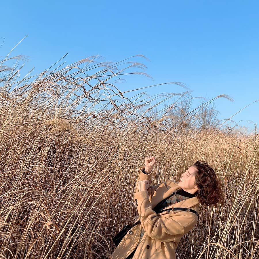 ソヨンさんのインスタグラム写真 - (ソヨンInstagram)「날이 좋아 잠깐 마스크를 벗어던지고  아니 근데 잠..깐만요...!.. . . 🌬오우 바람... . . . #바람아멈추어다오 #가을같은봄 #😷」4月6日 20時08分 - hv_seo0