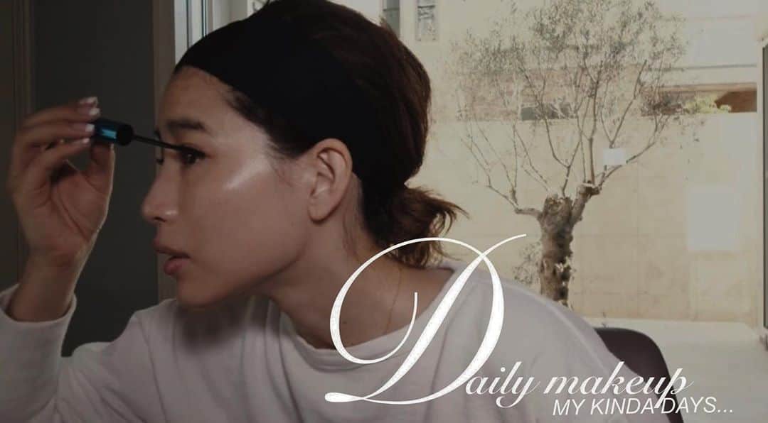 JUNNAのインスタグラム：「YouTube 「my kinda days...」 今回は洗顔から... デイリーメイク編です😳 インスタ　トップページから是非ご覧下さい❤️ ストーリーではコスメ、メイクetc... about a beauty のQ&Aをします 美容に関して何でも👍  コメントはYouTubeコメント欄へお願いします😌  #YouTube#コスメ#メイク#艶肌 #ベージュ #スキンケア#肌ケア #メイクアップ #コスメ紹介  #junna🏠#メイク動画 #メイクアップ#junnaYouTube」