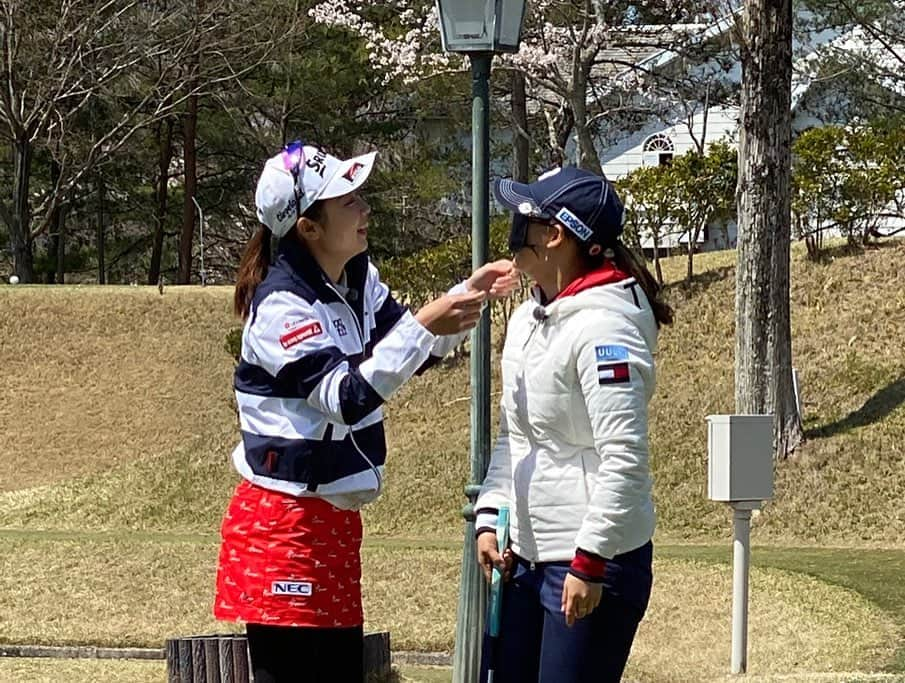 吉田有里さんのインスタグラム写真 - (吉田有里Instagram)「「スタジオアリス女子オープン特別編」✨撮影でした📸 放送日時は、 2020/4/12(日)  15:00~16:25 全国ネットにて放送されます😳 ・ みんな違う超高難易度のチャレンジ企画に挑戦したり、4人で力を合わせて挑戦したり…😶 3ホールですが、2対2でマッチプレーもしました👍 真剣勝負で見応えたっぷりなので是非みてくれると嬉しいです😳♥️ よろしくお願いします♥️ ・ ・ #スタジオアリス特別編  #プラチナ世代」4月6日 20時13分 - yuri_yoshida__