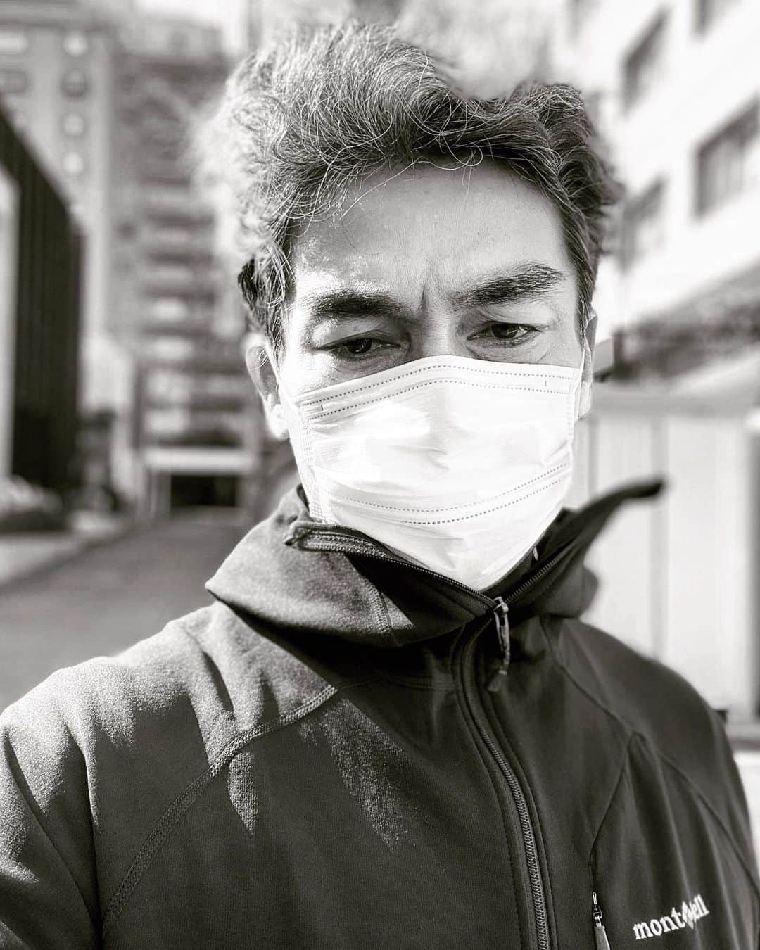 のインスタグラム：「『人も車も多いね、今日は…』 そうだよね、補償なき自粛なんてあり得ないよね。何の為に税金納めてんのかね？そりゃ食う為に働くよね！いよいよ明日から"緊急事態宣言"発令されるけど、基本今までの生殺し状態は変わらずだょ！権限が自治体の首長に委ねられ【要請・お願い】から【要請・指示】に変わるだけ。殆どの人が貰えない制限付き補償はやるが、お前らそのまま働いてていいんだよって何それ！感染ひろめま〜すって言ってるようなもんじゃない！呆れる、、、。 شيشيدو كاي」