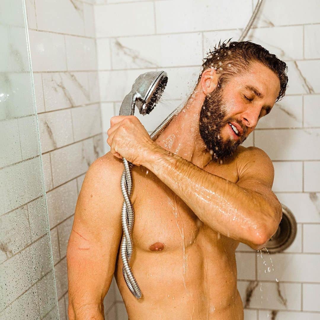 ショーン・ブースさんのインスタグラム写真 - (ショーン・ブースInstagram)「#ad Let’s talk about self care for a moment and why it's key to help navigate hard times.. . We are all dealing with things we are not used to dealing with and I can say from my experience it's been challenging. @boothcampgym has been closed for a few weeks now and likely will be for the rest of the month. We are still doing our best to serve our community by offering at-home workouts with our weights that they are borrowing. I know how important health and wellness are especially when times are tough and it's also important to allow your body and mind relax and rejuvenate 🙌🏼 . Since I’ve been staying home more these days I decided one way to practice self care is to take an extra long shower using my @waterpikshowers PowerPulse Massage Shower Head. PowerPulse Massage helps relieve muscle tension and has up to 2x the massage force as other retail market shower heads. My shower is my daily escape. How are you practicing self care? Tell me below ⬇️ #Waterpik #ThePowerPulseWay #WhatPowersYou . 📸: @calllmedree」4月7日 7時14分 - shawn_booth18