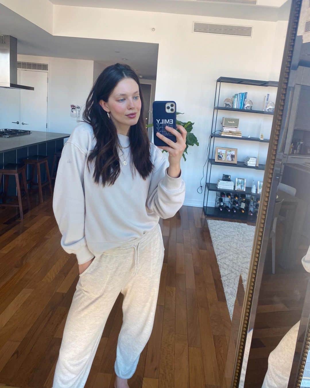エミリー・DiDonatoのインスタグラム：「Another day, another sweatsuit. Sweatsuit edit coming soon 😉」