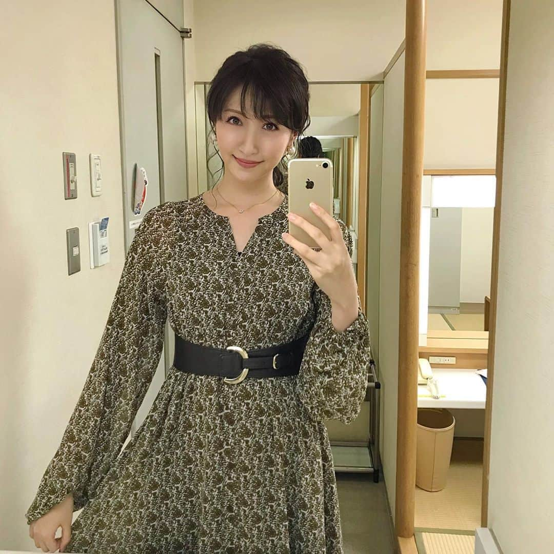 横山ルリカさんのインスタグラム写真 - (横山ルリカInstagram)「. #めざましテレビ ⏰👗 . #ワンピース #coca . #🍫🍫🍫」4月7日 7時06分 - rurika_yokoyama_official