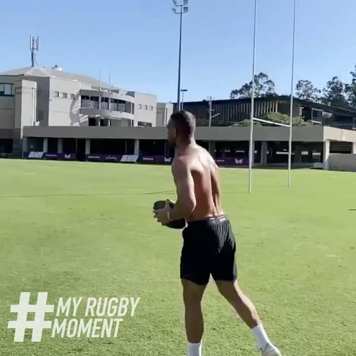 のインスタグラム：「🏉➡️🏈 クエイド・クーパー選手は天才 🤯 . . #ラグビー#アメフト#NFL」