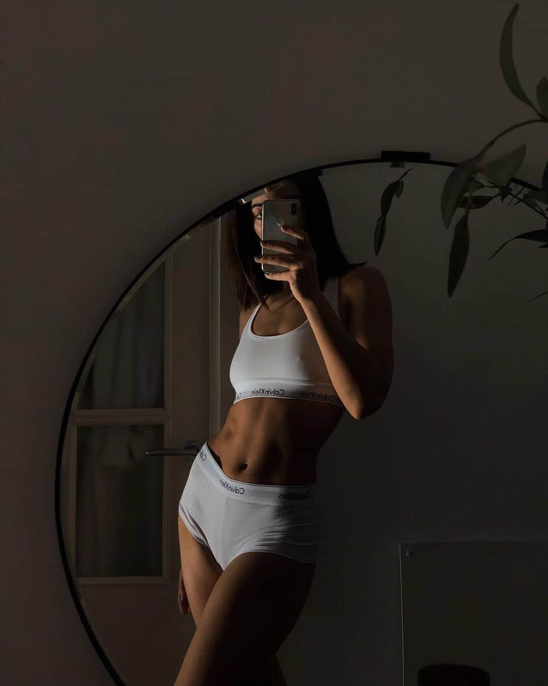 Calvin Kleinさんのインスタグラム写真 - (Calvin KleinInstagram)「@carlaestevezblog at home in #MYCALVINS.」4月6日 22時33分 - calvinklein