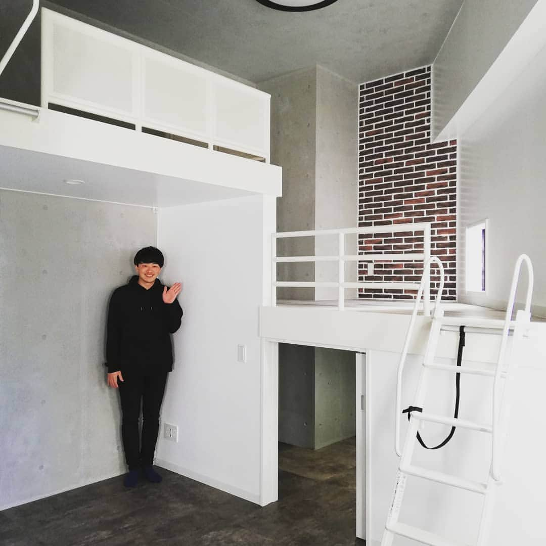 小川祐生さんのインスタグラム写真 - (小川祐生Instagram)「良き部屋  デザイナーズマンション。 めちゃくちゃ立体的に使える。 住む人の個性めちゃくちゃ出るお部屋！  #良き部屋 #デザイナーズマンション #3Dリビング #個性部屋 #引越し #新生活 #出世部屋 #楽しい部屋探し #宅地建物取引士 #宅建士芸人 #小川祐生 #耐えようね」4月6日 23時07分 - ogawa_awa