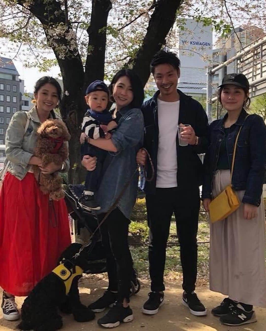 日下裕江さんのインスタグラム写真 - (日下裕江Instagram)「パン君とジェームズ🐒🐩 早くポカポカ陽気の中を 甥っ子ちゃん達とお散歩したいな✨  この頃は景虎だけだったけど、 今は蘭丸もいるし✨  子供の日🎏は 鯉のぼり見に行きたいな〜✨ #パン君とジェームズ #パンくんとジェームズ #志村どうぶつ園 #甥っ子 #散歩 #nephew」4月6日 23時17分 - hiroe___h