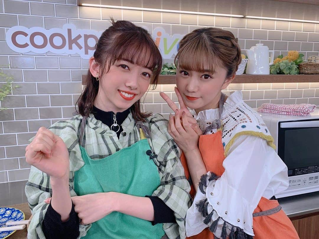 星名美怜さんのインスタグラム写真 - (星名美怜Instagram)「♥♥♥﻿ .﻿ #cookpadlive﻿ ﻿ 沢山の方が見てくださって﻿ ありがとうございましたー♥♥﻿ ﻿ ゲストは…まやさん﻿ 対決なのに勝負とか忘れて﻿ ただただ楽しかった♥﻿ ﻿ いちご…お恵…﻿ 本当にありがたやです🍓🐇﻿ さすが姉さん。﻿ ﻿ オムライスとってもおいしかったです！﻿ ぜひ#おうち時間 にみんなも作ってみてね♥ . #mireinsta #星名美怜  #cookpadlive #対決エビ中ごはん #まやみれ」4月7日 0時02分 - hoshina_mirei_official