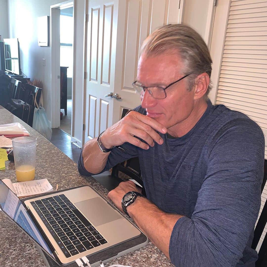 ドルフ・ラングレンのインスタグラム：「Working from home 🤓」