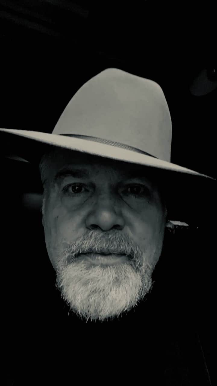 ヴィンセント・ドノフリオのインスタグラム：「All these Monologues you are seeing here were given to me or freshly written for me just to support FOOD BANKS across the country. If you've watched one, please donate in good faith. https://www.foodbanknyc.org/」
