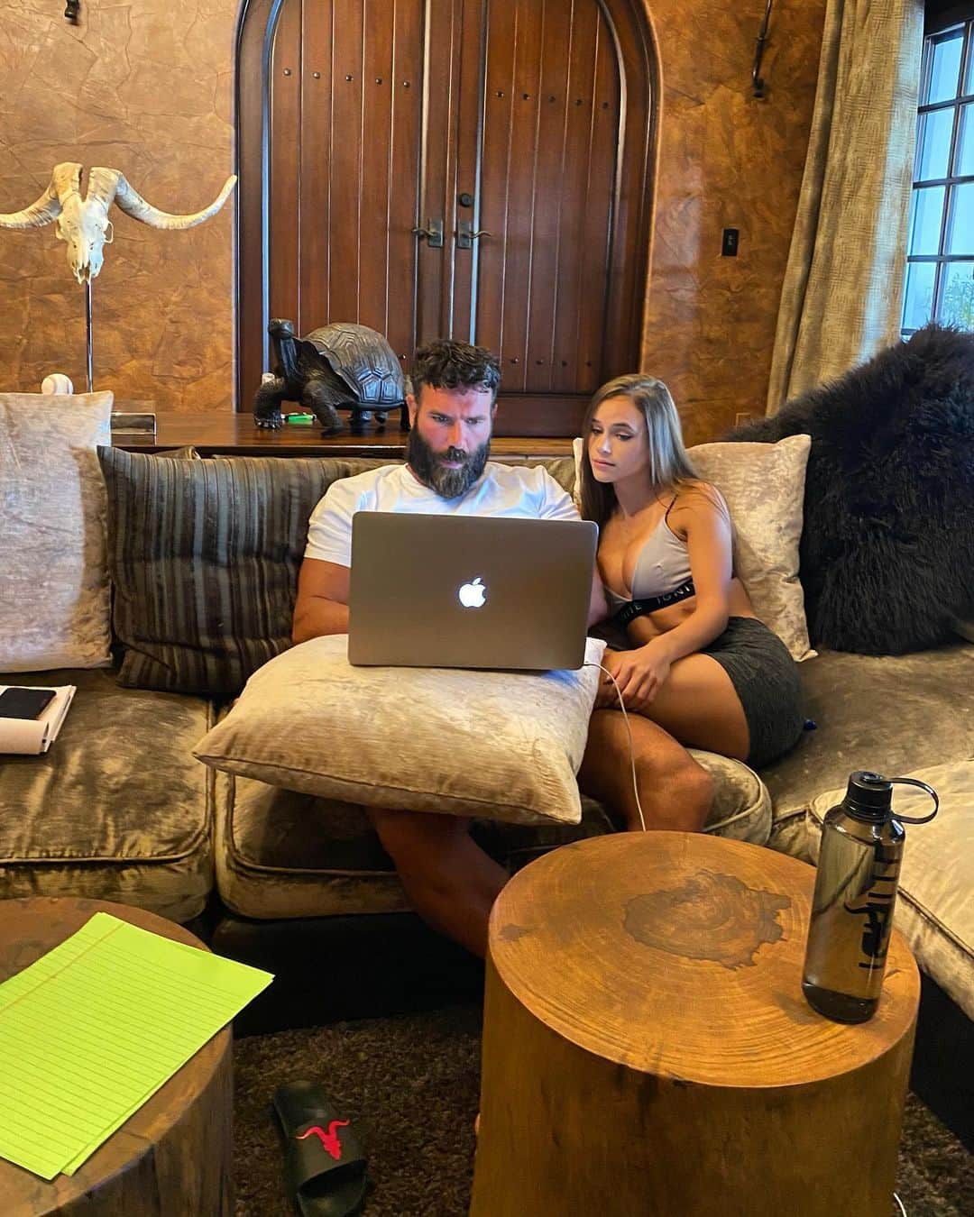 ダン・ビルツァーアンさんのインスタグラム写真 - (ダン・ビルツァーアンInstagram)「Writing my book」4月7日 0時21分 - danbilzerian