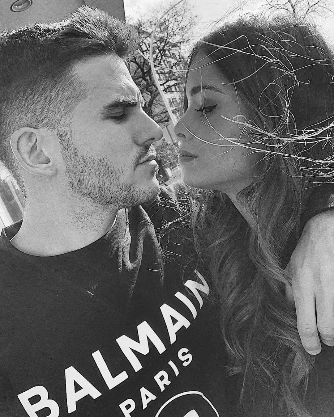 ハイロ・サンペリオのインスタグラム：「Feliz cumpleaños mi amor 🎂! Eres la mujer más maravillosa del mundo . Pase lo que pase ,siempre me tendrás a tu lado . Te amo ❤️」