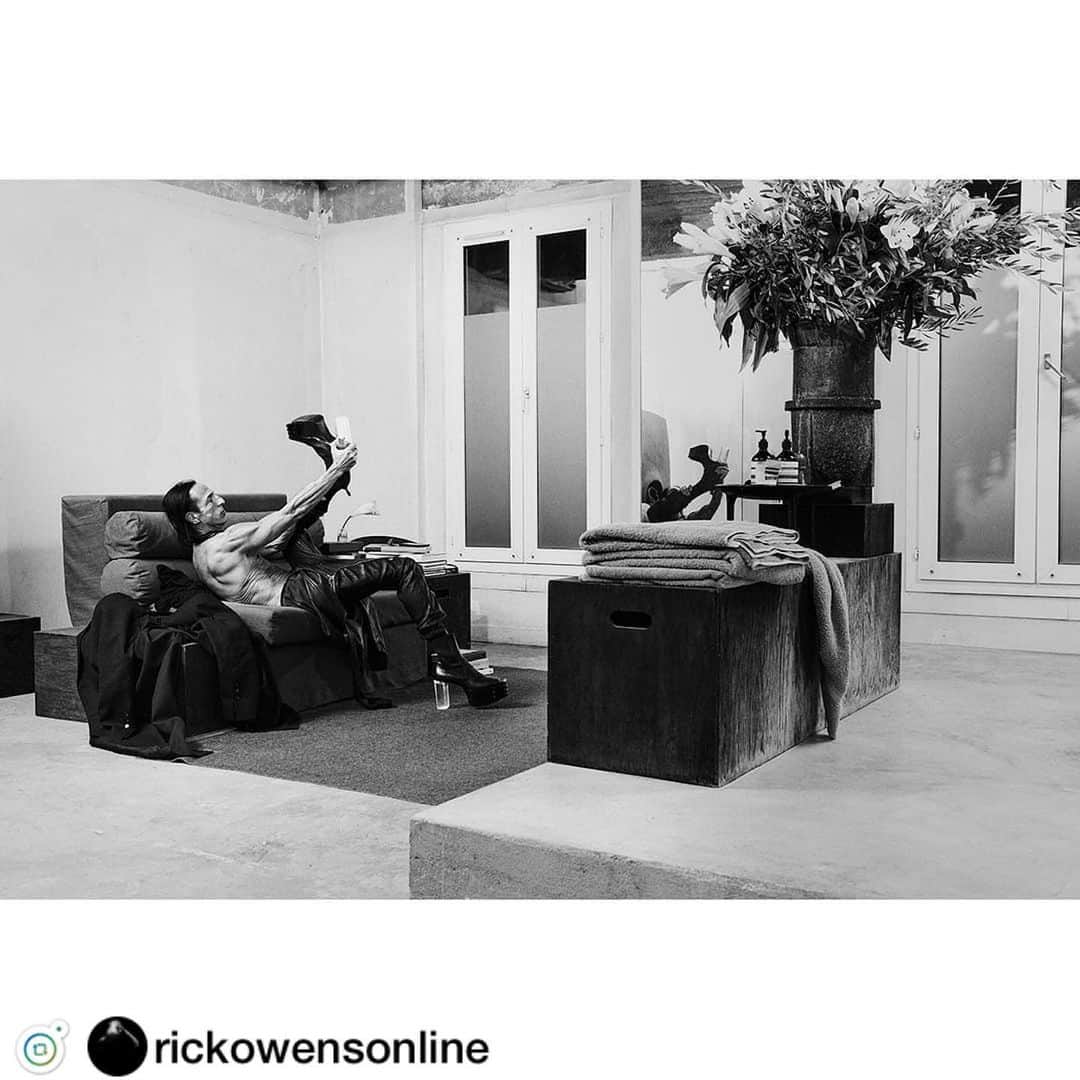 SWITCHさんのインスタグラム写真 - (SWITCHInstagram)「Repost from @rickowensonline . PHOTO DANIELLE LEVITT FOR @SWITCH_MAGAZINE OUT NOW #RICKOWENS #RICKOWENSONLINE #switch_magazine」4月7日 0時57分 - switch_magazine