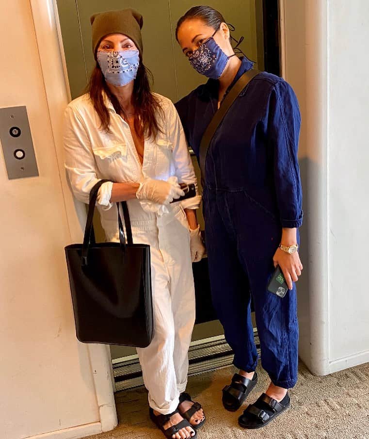 のインスタグラム：「Watch out! We’re coming for you. ( not really..out doing deliveries) place your orders now! 25.00 Curbside deliveries available in LA. #masks #stayprotected #corona」