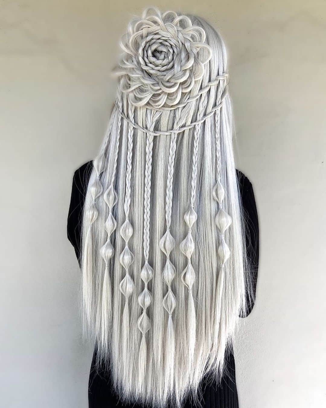 Instagramさんのインスタグラム写真 - (InstagramInstagram)「With only two years of industry experience, hairdresser Alejandro Lopez (@artistic.aestheticss) is already making waves with his intricate designs, like these dreamcatcher braids. These days, the 20-year-old often uses wigs for his more detailed and complex creations. “It really lets me be as creative as I please without having to worry about time or having to stick with what someone else is wanting. I get complete freedom!” he says. #ThisWeekOnInstagram⁣ ⁣ Photo by @artistic.aestheticss」4月7日 1時07分 - instagram