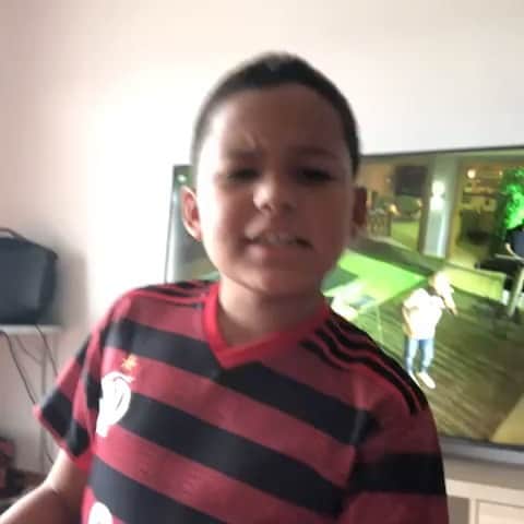 アデルラン・サントスのインスタグラム：「O sorriso de vcs é o combustível que abastece agente  em casa !!! Amo vcs meu filhos ❤️❤️❤️ 🇵🇹🇧🇷🇵🇹」