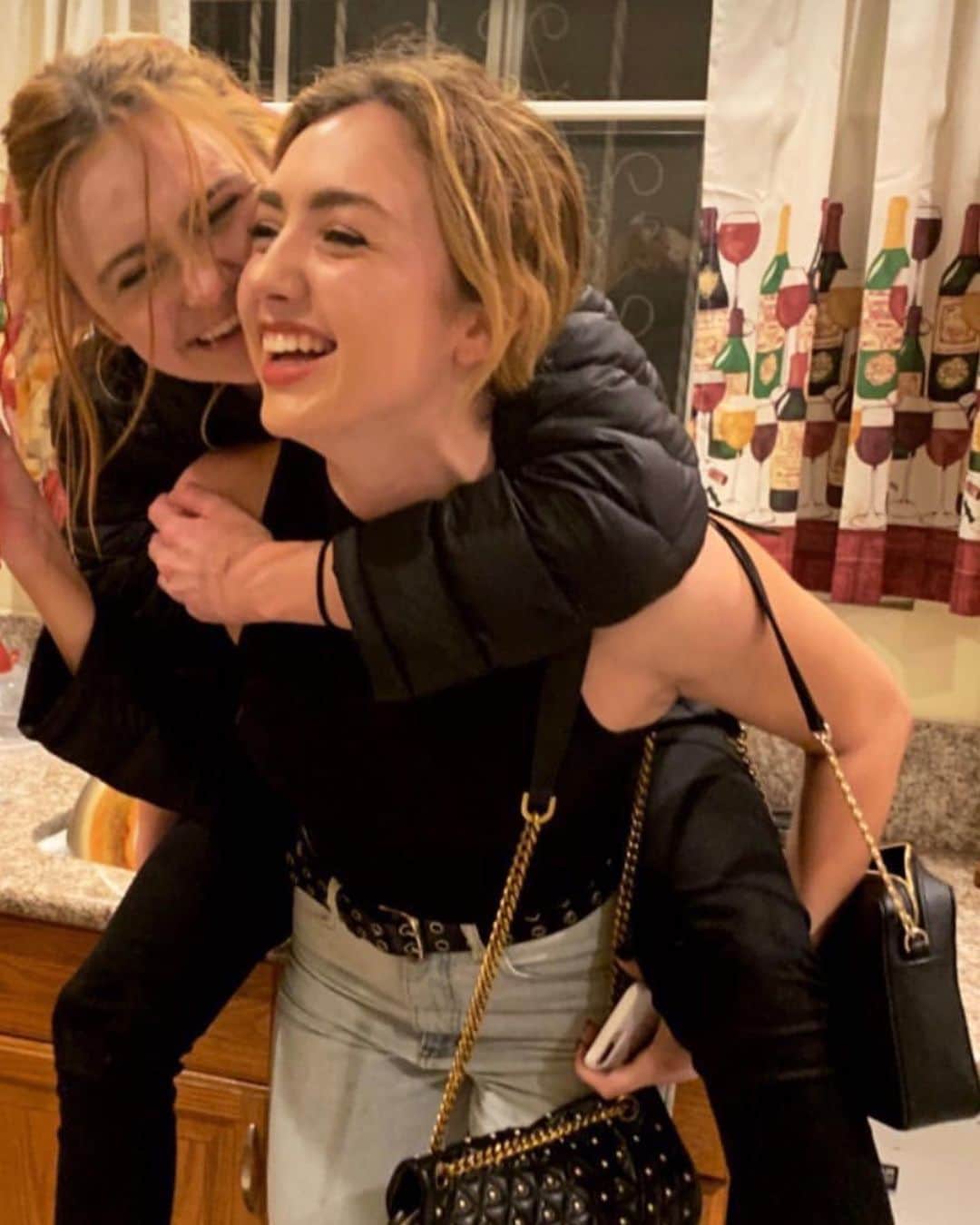 キーリー・マーシャルのインスタグラム：「Happy birthday to the person who’s always got my back and keeps me laughing. I love you more than dancing in the living room and that’s sayin a lot ❤️✨」