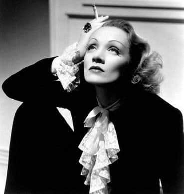アナベル・ウォーリスのインスタグラム：「A powerful presence. #MarleneDietrich #mood」