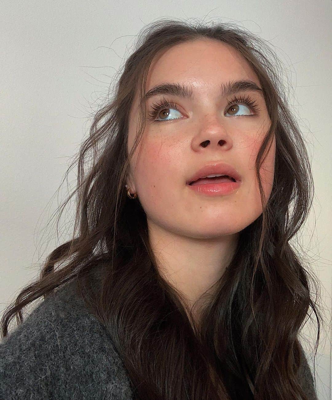 ランドリー・ベンダーのインスタグラム：「Look! I’m the 79th girl on your feed who curled her hair for no reason during quarantine!!」