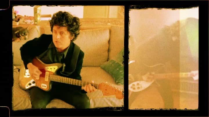 Green Dayのインスタグラム：「Just another #NoFunMondays covering Manic Monday by @officialthebangles with the help of @susannahoffsofficial in the video」