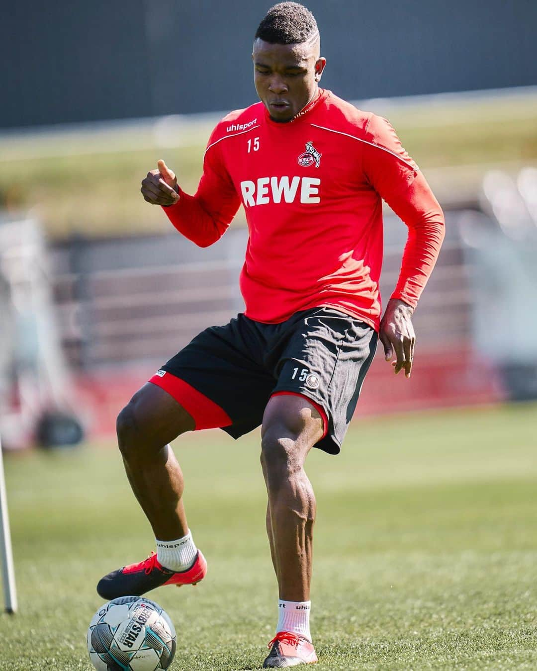 ジョン・コルドバさんのインスタグラム写真 - (ジョン・コルドバInstagram)「De vuelta al entrenamiento⚽️💪🏾 zurück zum Training @fckoeln」4月7日 3時33分 - jhoncordoba9