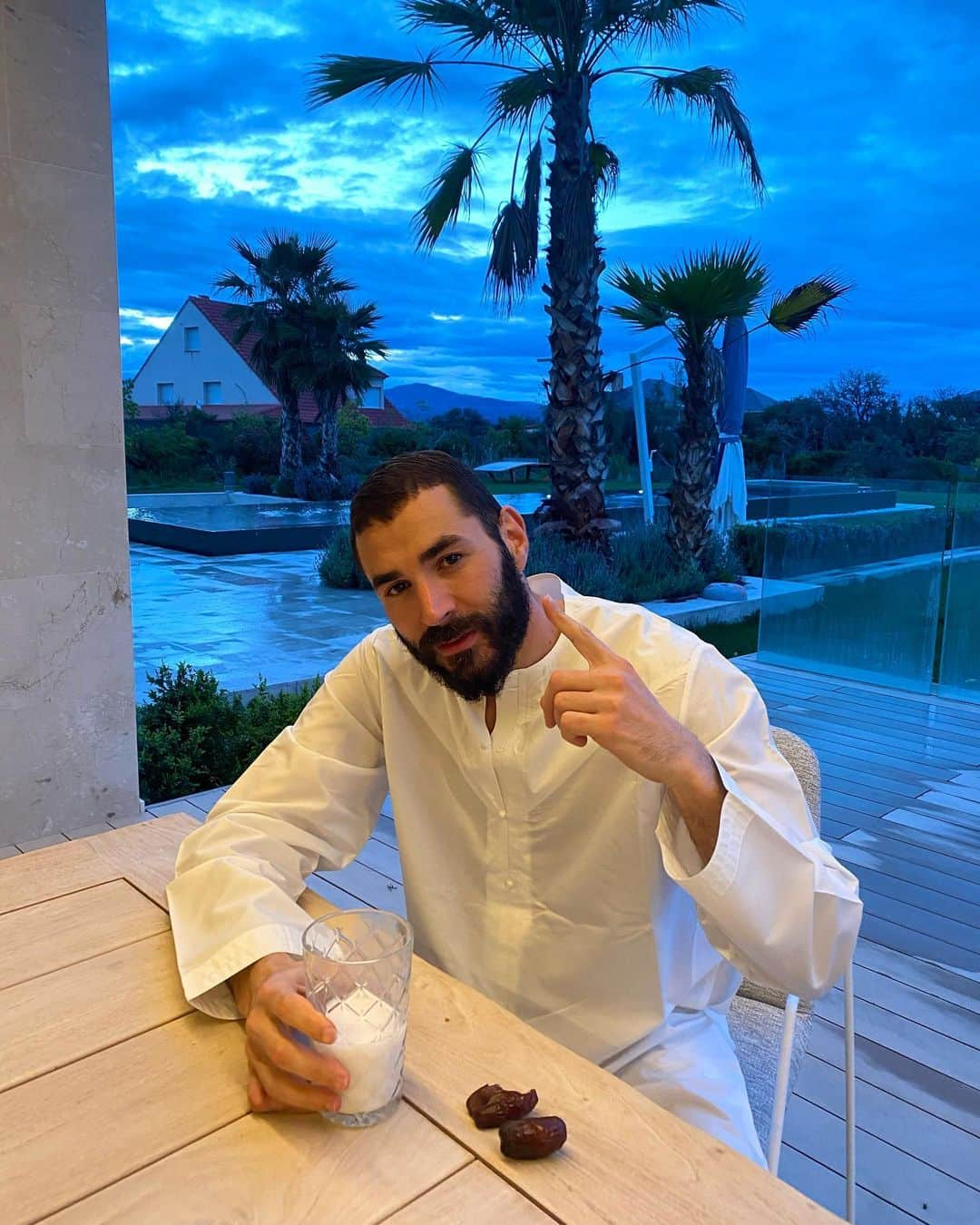 カリム・ベンゼマさんのインスタグラム写真 - (カリム・ベンゼマInstagram)「Sahaftorkoum à tous 🤲🏼」4月7日 3時57分 - karimbenzema