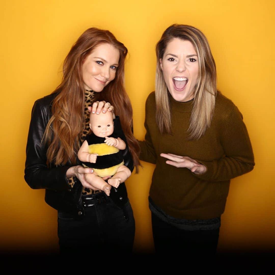 ダービー・スタンチフィールドのインスタグラム：「Back when things were normal I did a #nottoodeep podcast with the lovely super cool @gracehelbig. Link in my bio to listen or watch the full thing at Utube.com/GraceHelbig. She says that I’ve got “a soothing voice full of soft assurance and we could all use that right now.” Have a listen. 🧡」