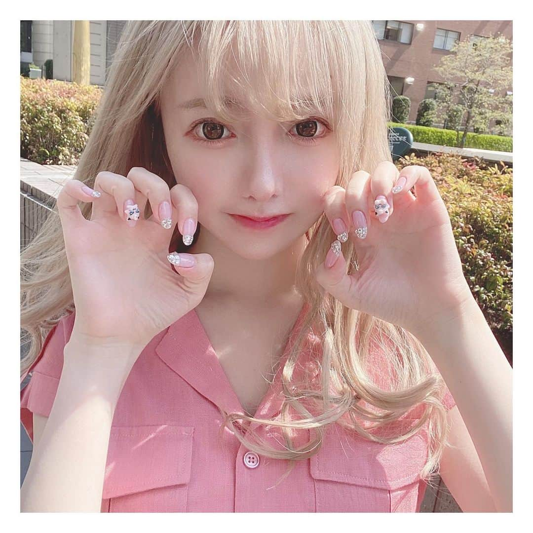 望月めるのインスタグラム：「ちょっと前にネイル変えたの✨ プリンちゃん〜 . . #ポミーネイル #pomynail #newnail #naildesign #ネイル #プリンネイル #ポケモンネイル」