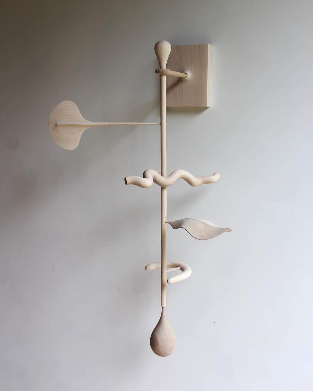 Ariele Alaskoのインスタグラム：「Quarantine Sculpture # 7, Day Twenty Three. 36” long, carved maple.」