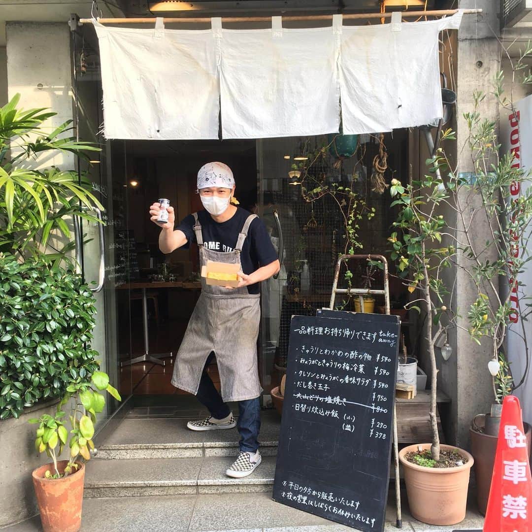 ミツバ&フックのインスタグラム：「お久しぶりです。夜の豊前房はテイクアウト営業をスタートしました。19時閉店です。お早めに！  メニュー👨‍🍳 きゅうりとわかめの酢の物 みょうがときゅうりの梅冷菜 クレソンとみょうがの香味サラダ だし巻き玉子🔥焼きたてをお出しします 日替わり炊込み飯（大山どりとトマトの炊き込み飯）  #豊前房」