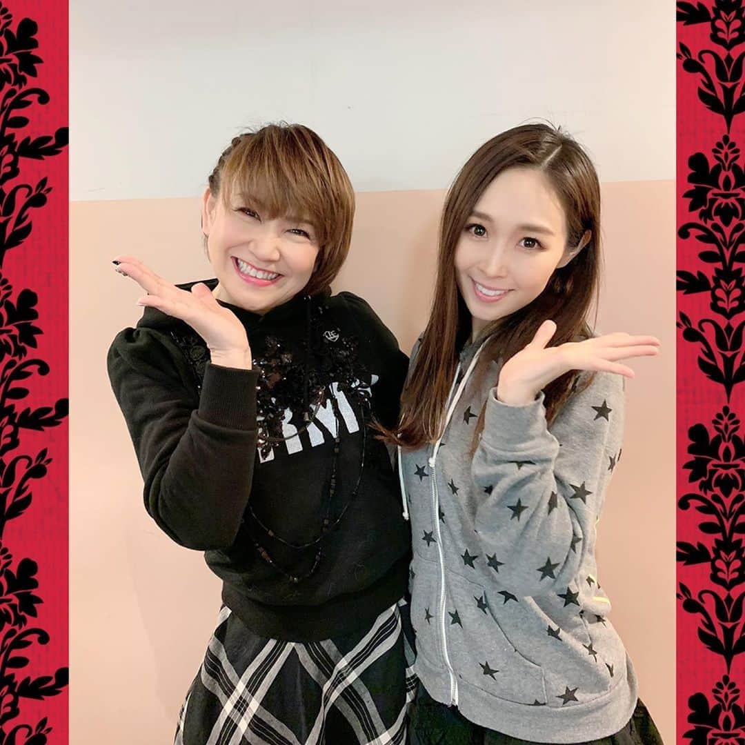愛内里菜のインスタグラム：「カラオケバトルの収録で﻿ 楽屋挨拶させてもらった時の2ショット😍﻿ ﻿ 2006年の﻿ アニメロサマーライブでご一緒させてもらった﻿ 以来の再会でめちゃくちゃめちゃくちゃ﻿ 嬉しかったです🥺❤️﻿ ﻿ 松本梨香さん﻿ 圧巻の声量！！パフォーマンスも﻿ やはり素晴らしくて感激🙏❣️❣️❣️﻿ ﻿ 収録中もたくさん声かけてもらえて﻿ 嬉しかったなぁ😆🙏﻿ ﻿ ﻿ 2枚目は！﻿ 懐かしの！﻿ アニメロサマーライブ2006年のときの﻿ テーマソングOUTRIDEのPV﻿ YouTube動画から﻿ スクショ！😆﻿ 夕夏ちゃんもいる🥰﻿ ﻿ ﻿ ✨活動20周年記念✨﻿ YouTube開始！チャンネル登録よろしくね😆﻿ 愛内里菜改め「R〜アール」オフィシャルチャンネル﻿ ﻿ ﻿ ﻿ アルバム「Ring」﻿ 🌈福家書店（茂原店除く）で発売中﻿ 新宿店は29日臨時休業となっております。﻿ 🌈 3月24日﻿ 各配信サイトよりリリース！﻿ 🌈3月23日　お昼12時﻿ R/垣内りかオフィシャルHPより﻿ WEBショップがオープン　﻿ ﻿ ﻿ ﻿ Twitter呟きだしました笑﻿ アカウントはこちらです😌﻿ @RRikakakiuchi﻿ ﻿ ﻿ ﻿ ✨活動20周年記念✨﻿ YouTube開始！チャンネル登録よろしくね😆﻿ 愛内里菜改め「R〜アール」オフィシャルチャンネル﻿ 「歌ってみた」﻿ https://youtu.be/N97mieWf2eg﻿ ﻿ 「解説編」﻿ https://youtu.be/v1RW058Oubs﻿ ﻿ ﻿ TikTokも開始！フォローよろしくね😆﻿ R_愛内里菜﻿ https://www.tiktok.com/@r_aiuchirina_official﻿ ﻿ ﻿ ﻿#松本梨香　さん  #ピカチュウ #カラオケバトル　#カラオケ採点﻿ #愛内里菜はRとして再始動﻿ #歌ってみた﻿ #Cover﻿ #弾いてみた﻿ #カラオケ﻿ #ライブ﻿ #愛内里菜 改め#R として #歌手 再始動﻿ #垣内りか #垣内倶楽部 #バンド #バンド名 ﻿ #ライブハウス #ライブ #一体化 #絆 #盛り上がりたい #会いたい﻿ #感謝 #リスタート #アニバーサリー#20周年﻿ #YouTube﻿ #ユーチューバー#TikTok﻿ @kentaroishii1981﻿ ﻿」
