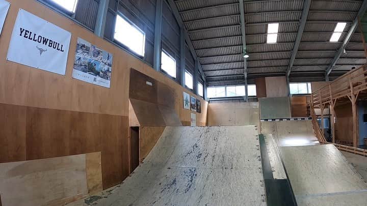 笹岡建介のインスタグラム：「🤭🤭🤭 @dcshoes_japan @mktaxi.jp @dorcus_tbs @bern_japan @skullcandyjapan @independenttrucks @goprojp  #mktaxi#dcshoesjapan #dcshoes #skullcandyjapan #bells #independenttrucks #triforce_k #hi_5 #dorcus_tbs #6556skateboarding #division #fivecrossskatepark #showgekiskateboards #13mind#bern#bernjapan#make___#ridethebest #goprojp #instagood #skateboard #skate」