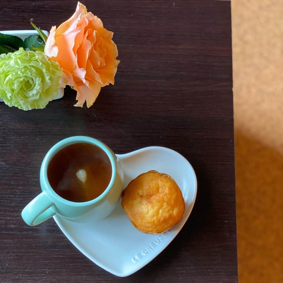朋未のインスタグラム：「3時のおやつ  #lecreuset #ルクルーゼ #おうち時間 #おうちカフェ #おやつタイム #おやつ」