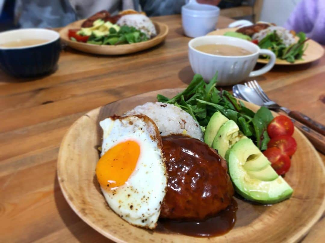 吹田早哉佳さんのインスタグラム写真 - (吹田早哉佳Instagram)「カフェ行きたい…でも今はなかなか行けないので、気分だけでも#おうちカフェ  #ロコモコプレート  家にいると本当に食べてばっか💦 食材、たくさん買ったと思っても家族で3食しっかり食べるとすぐ無くなります💦  #stayhome#おうち時間」4月7日 16時02分 - sayaka.0623