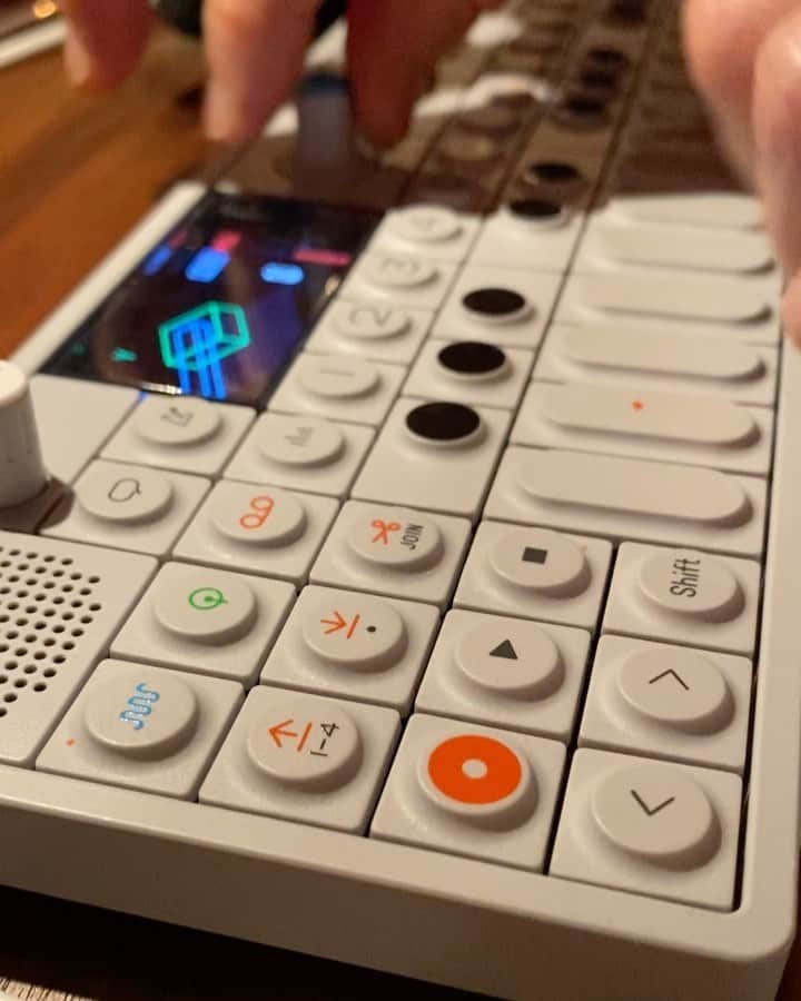 ジェシー・カーマイケルのインスタグラム：「Sounds.」