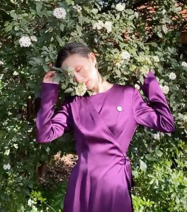のインスタグラム：「._ @awaytomars Shoot in Paris.  Thanks @alfredoorobio @mariliabiasi  @lailasoares_ls 🇫🇷💓 ._  And introduce me  @vivi_dft 💓💓._ #awaytomars #fashion #paris #mode #runway #model #japanese #manahamada」