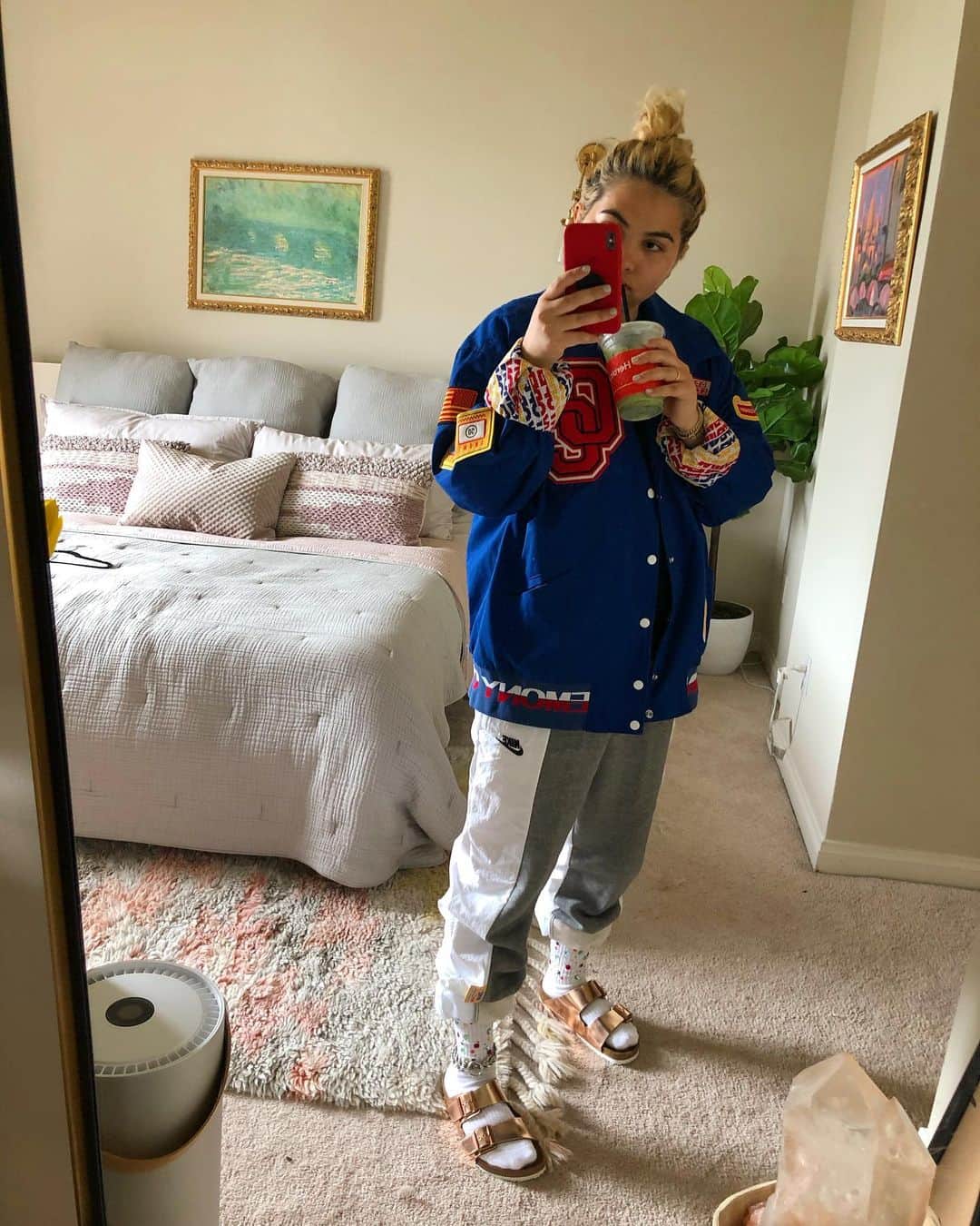 ヘイリー・キヨコのインスタグラム：「Everything feels off and weird and sometimes I just need a good cry but my sweatpant game is full speed ahead and I won’t let them down.  #happymonday #ootd」