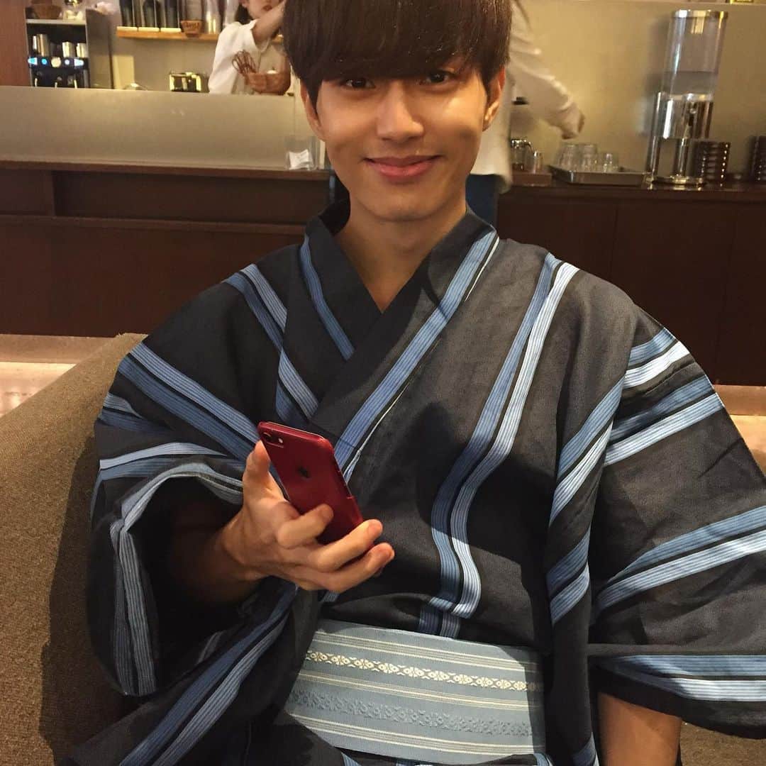 Jay のインスタグラム：「今日も幸せな1日を過ごしください😊 오늘 하루도 행복하세요☺️」